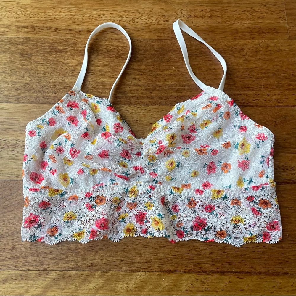 Victoria's Secret White Lace Bralette with Floral Design and Adjustable Straps